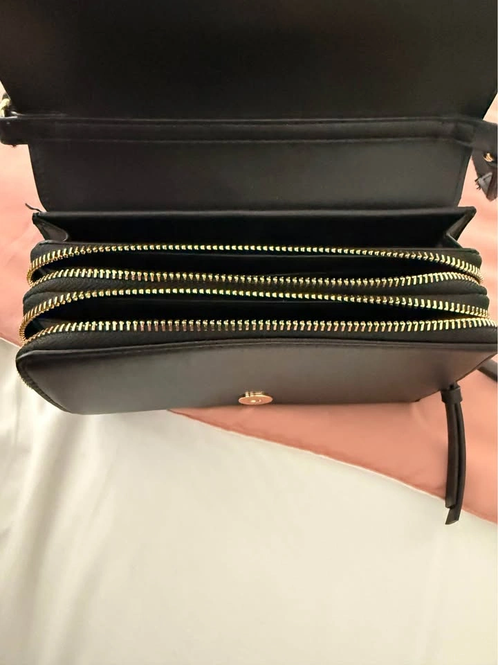 CK sling bag… new, never used - photo 3