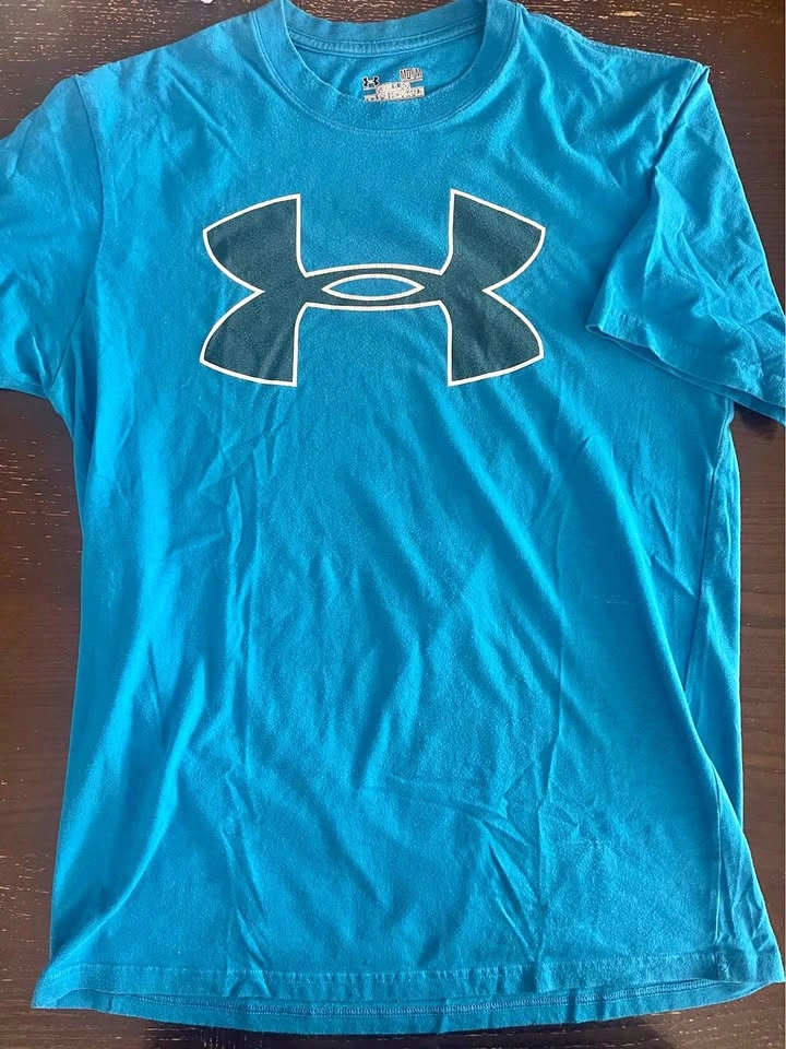 Under Armour T-shirt