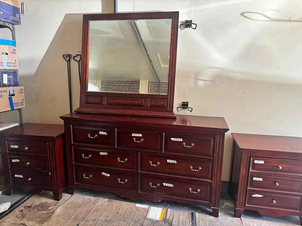Dresser set
