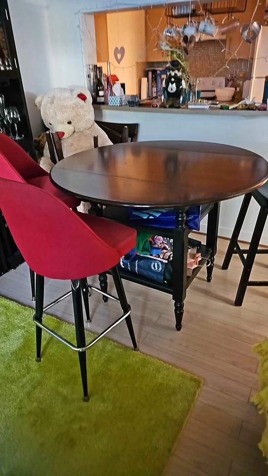 🔥 Set of 4 Stylish Swivel Red Bar Stools 🔥