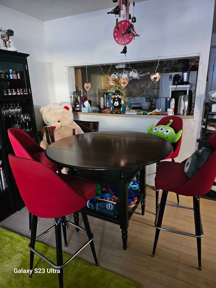 🔥 Set of 4 Stylish Swivel Red Bar Stools 🔥 - photo 2