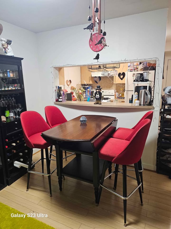 🔥 Set of 4 Stylish Swivel Red Bar Stools 🔥 - photo 5