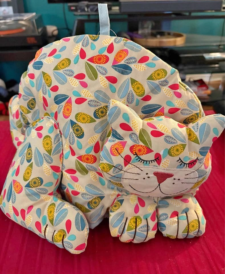 Ulster weavers whimsical cat tea cozy