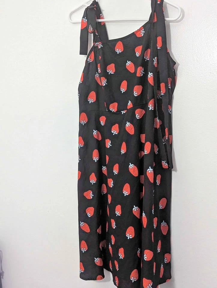 SHEIN Curve 1XL Strawberry Print Tie-Shoulder Midi Dress