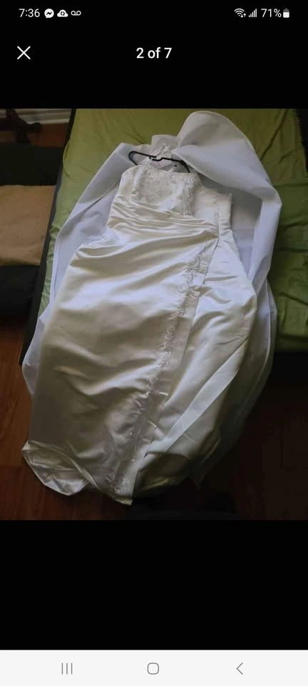 Never worn wedding dresses - photo 2