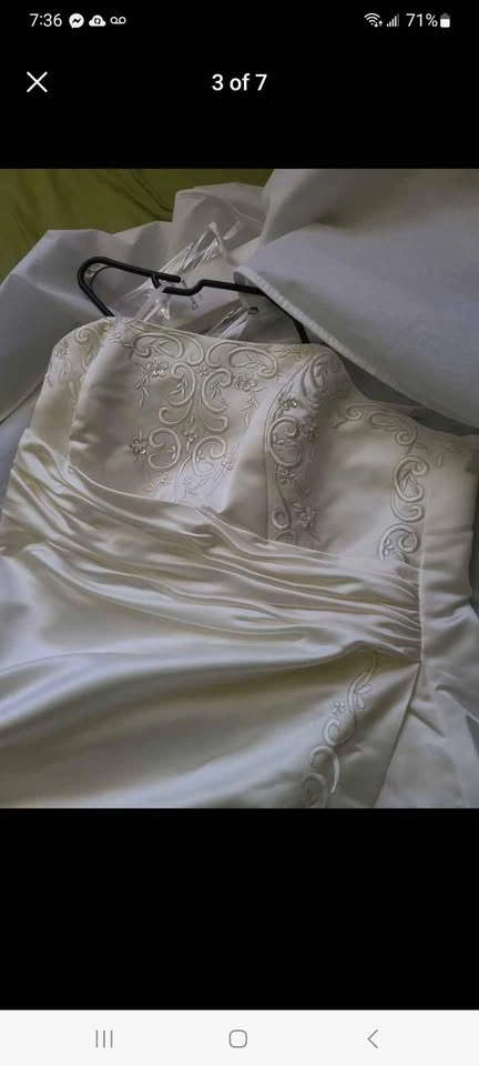 Never worn wedding dresses - photo 5