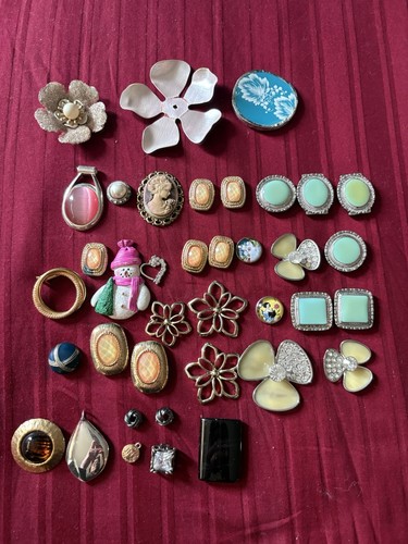 Vintage Costume Jewelry Craft Lot Brooches Cabochons