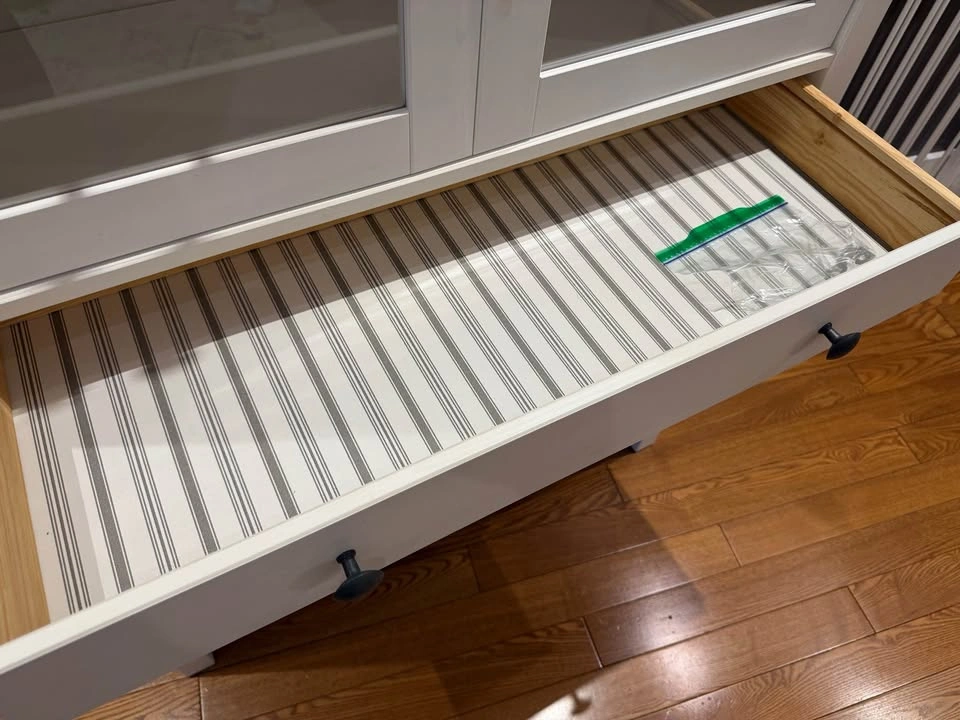 IKEA HEMNES Glass-Door Cabinet with 3 Drawers - photo 3