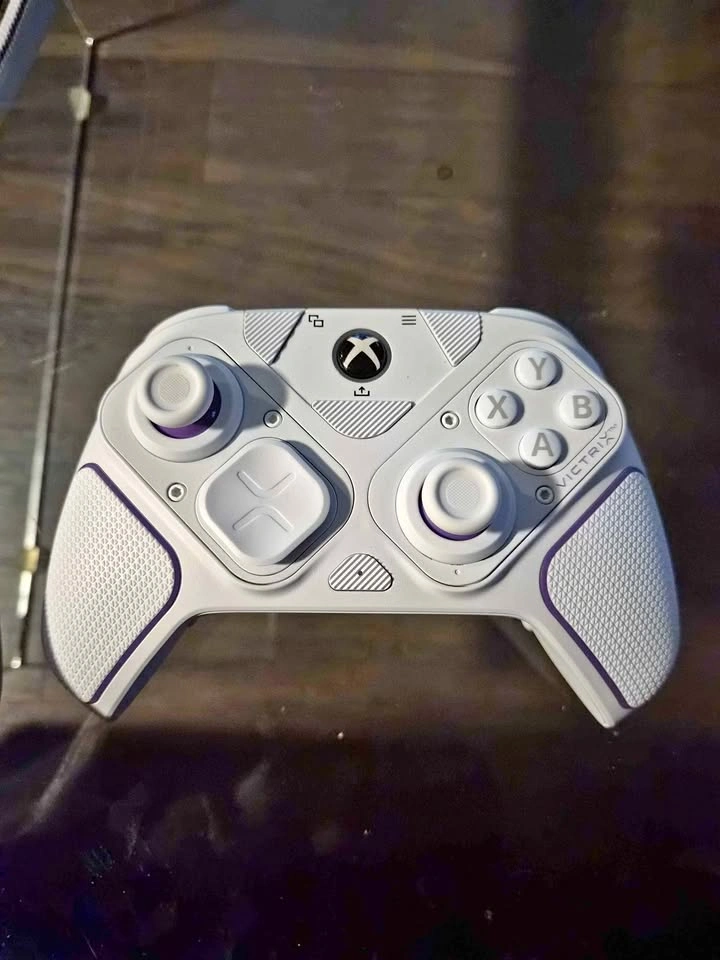 Victrix Pro BFG Wireless Controller - White