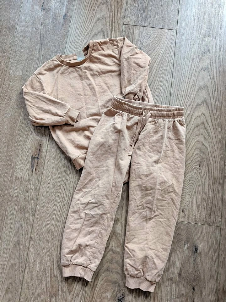 H&M Beige Sweatshirt and Joggers Set