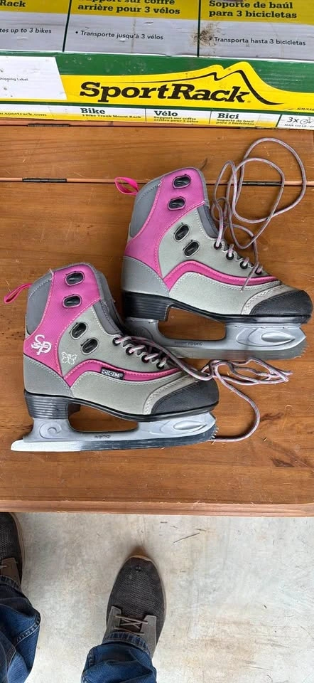 CCM Girls' Figure Skates - Jaimie Girl Size 5