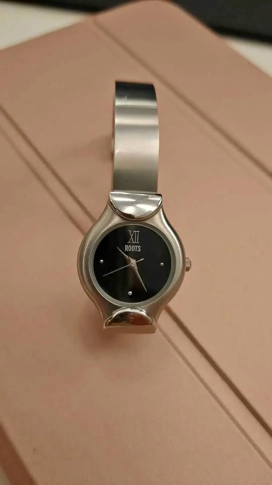Retro ROOTS model R333 ladies watch