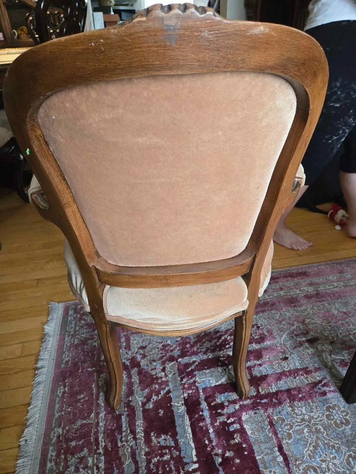 Vintage French Provincial Tufted Velvet Armchair - photo 3
