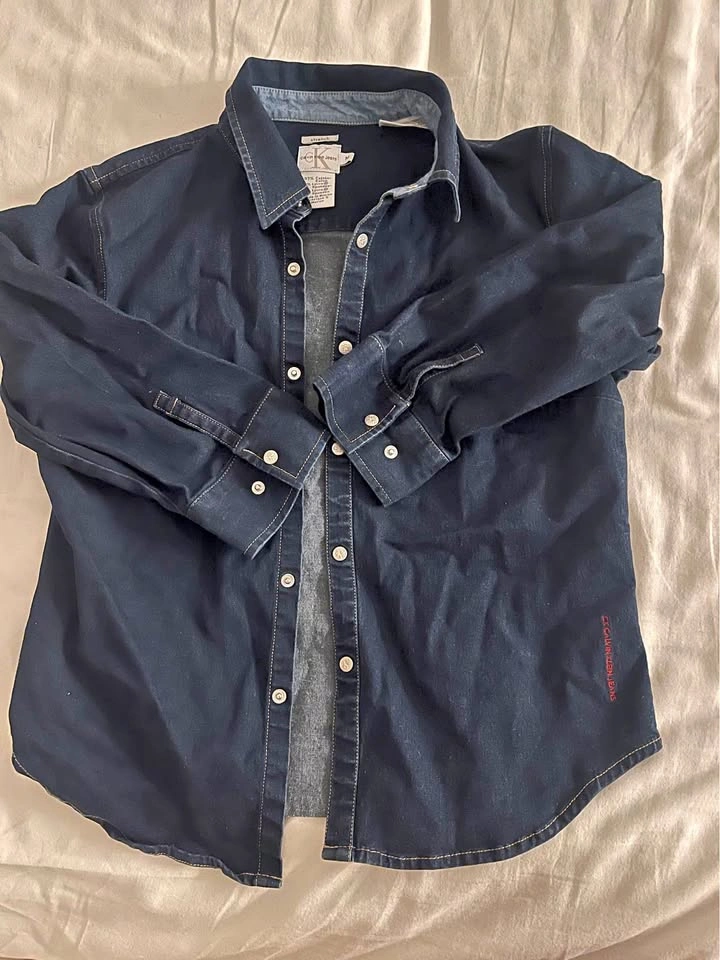 Calvin Klein jeans crop sleeve top (thrifted) M
