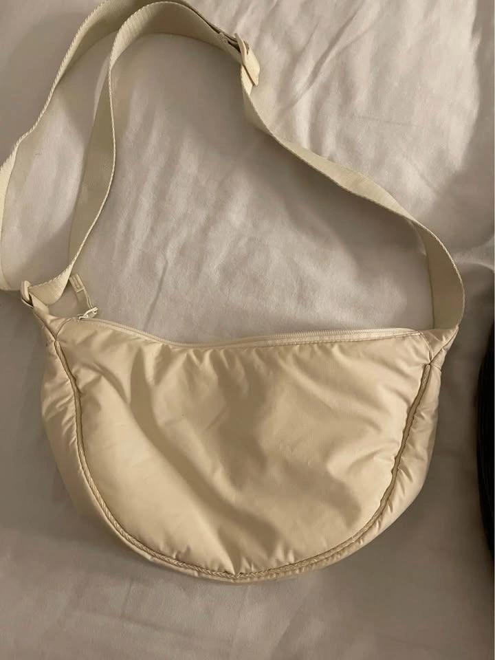 Uniqlo Round Shoulder Bags - photo 3