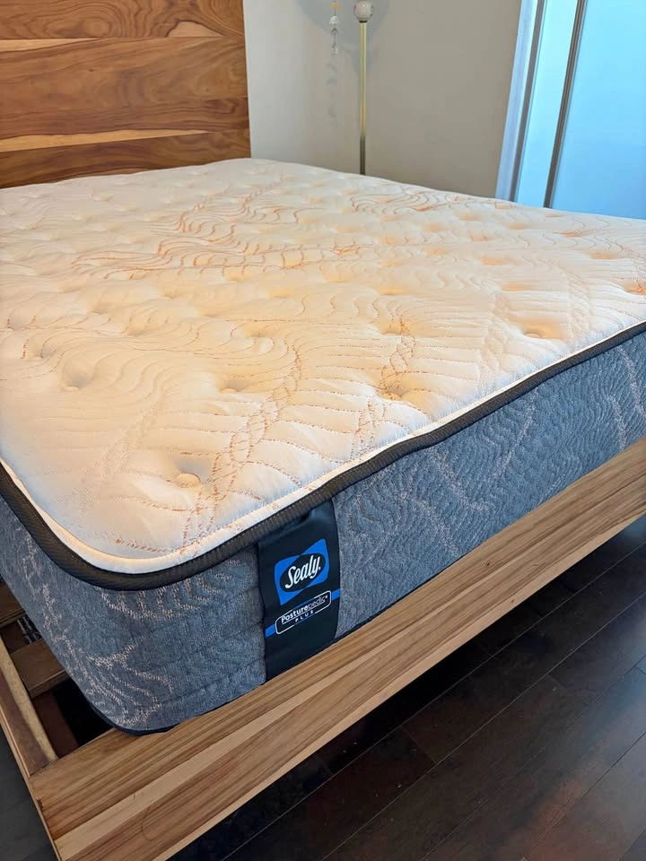 Sealy Posturepedic Plus Queen Mattress