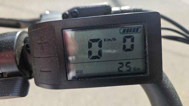 Biktrix Stunner LT 3 E-Bike -- Like New - photo 3