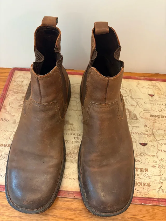 Born Boots Size 9 thumbnail