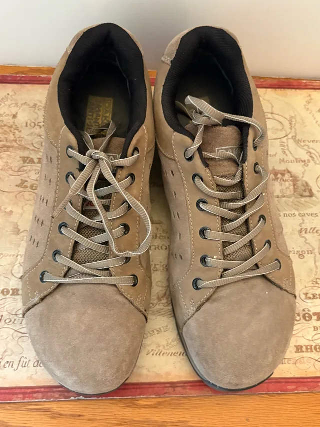 Dakota Shoes - Size 9 thumbnail