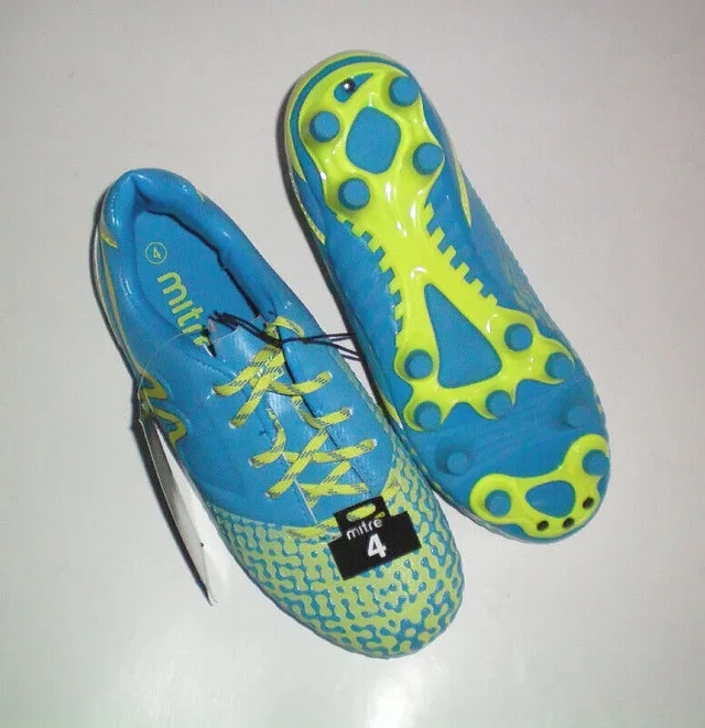 Mitre Low Top Soccer Shoes Size 4 NWT thumbnail