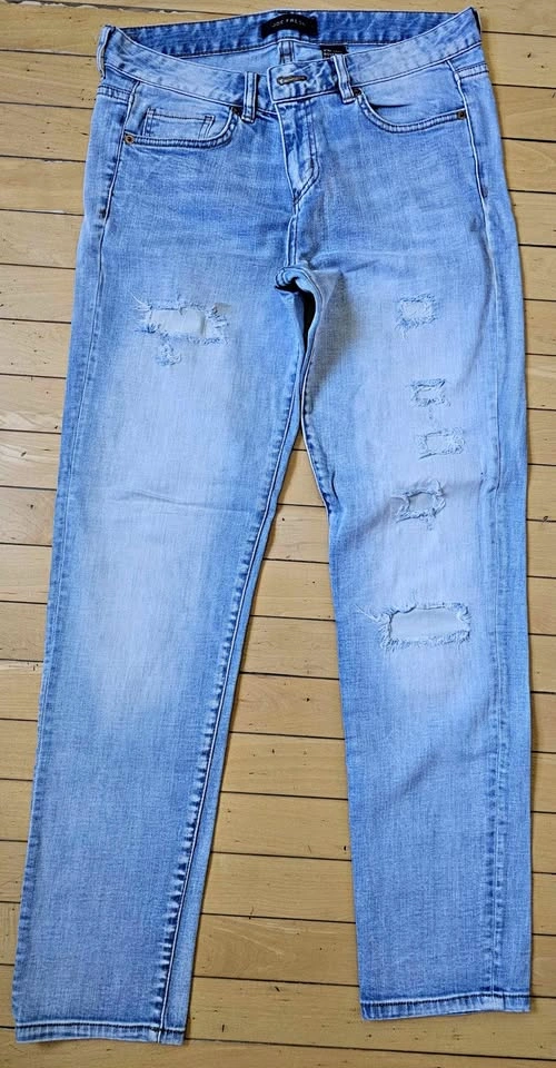 JOE FRESH Distressed Light Wash Boyfriend Jeans - Size 28 (US 6)