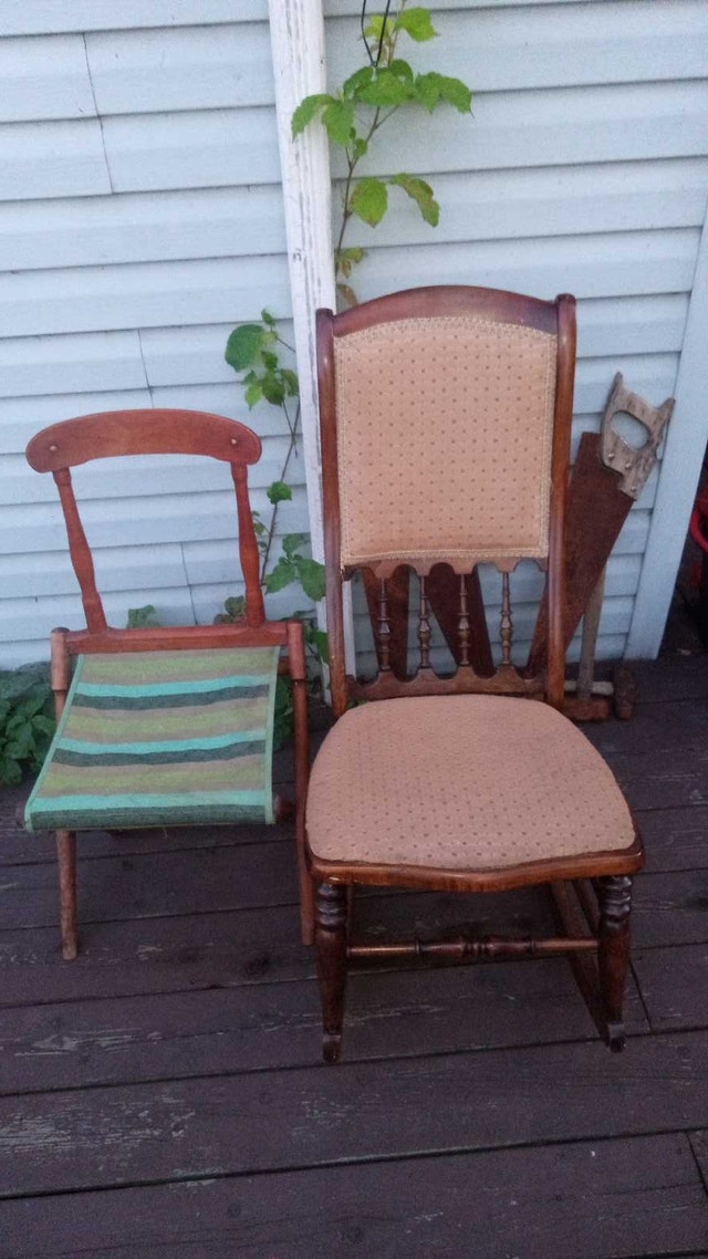 Vintage Rocking Chair and Folding Chair Set - photo 2