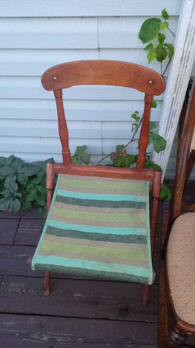 Vintage Rocking Chair and Folding Chair Set - photo 3