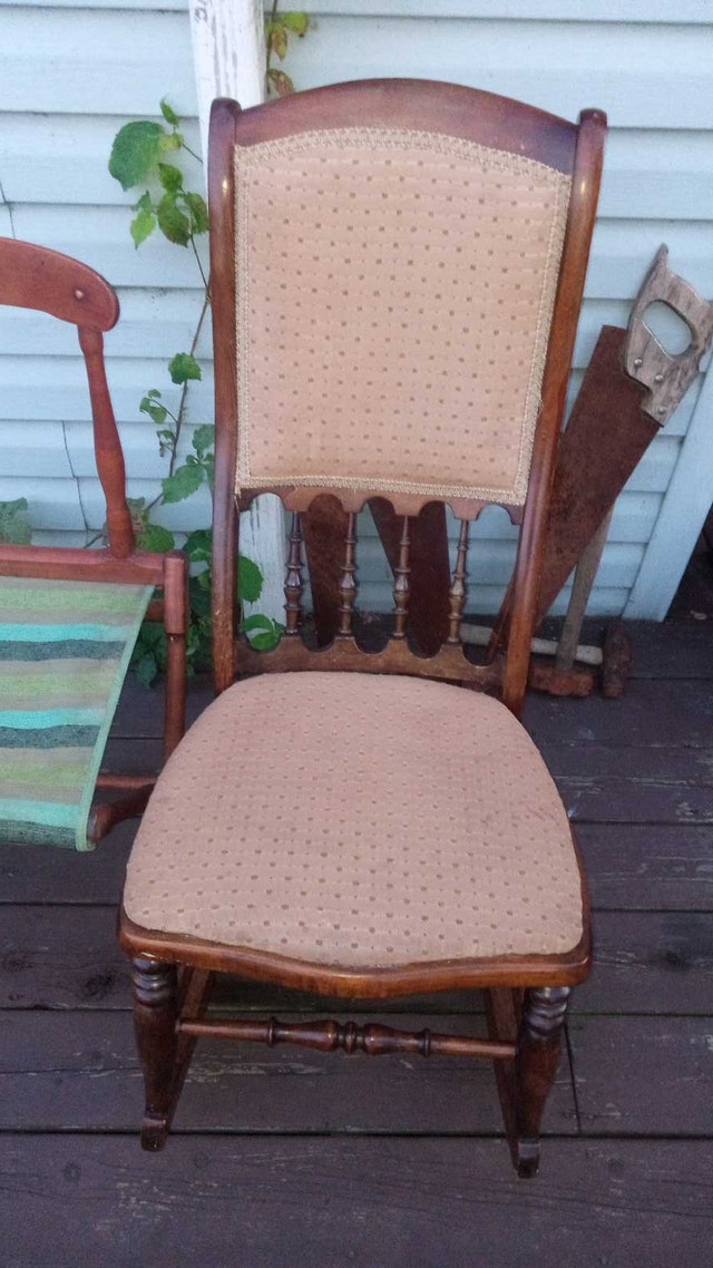 Vintage Rocking Chair and Folding Chair Set - photo 4
