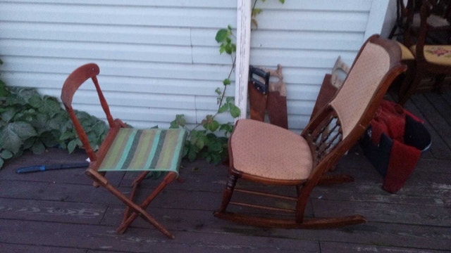 Vintage Rocking Chair and Folding Chair Set - photo 5