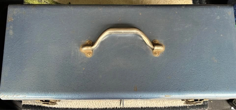Vintage Beach Metal Toolbox With Original Tray - Made In Canada - photo 3