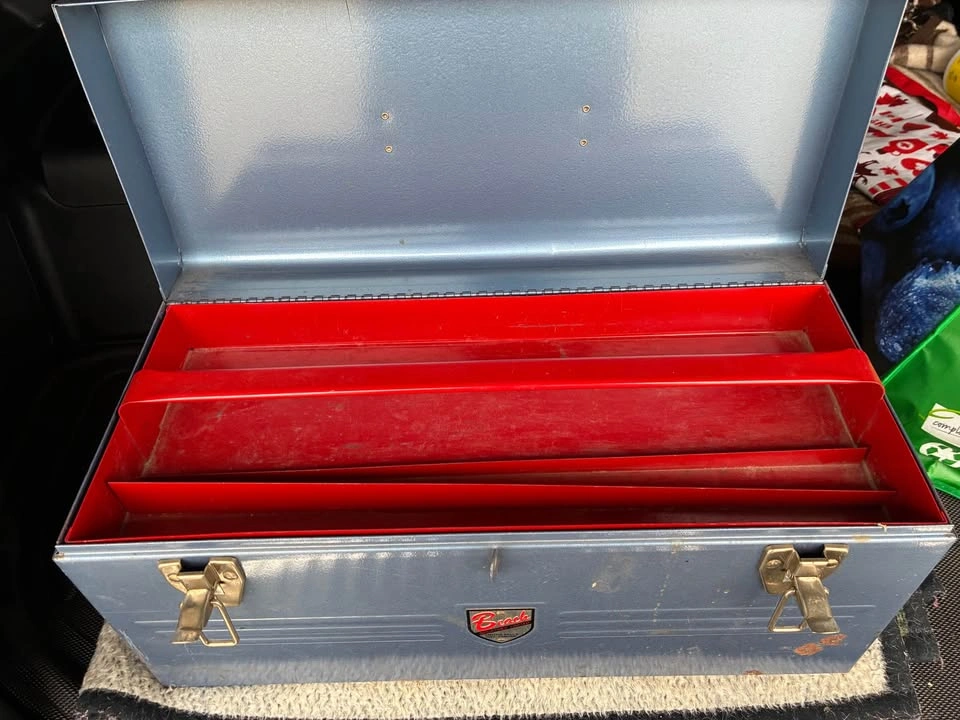Vintage Beach Metal Toolbox With Original Tray - Made In Canada - photo 4