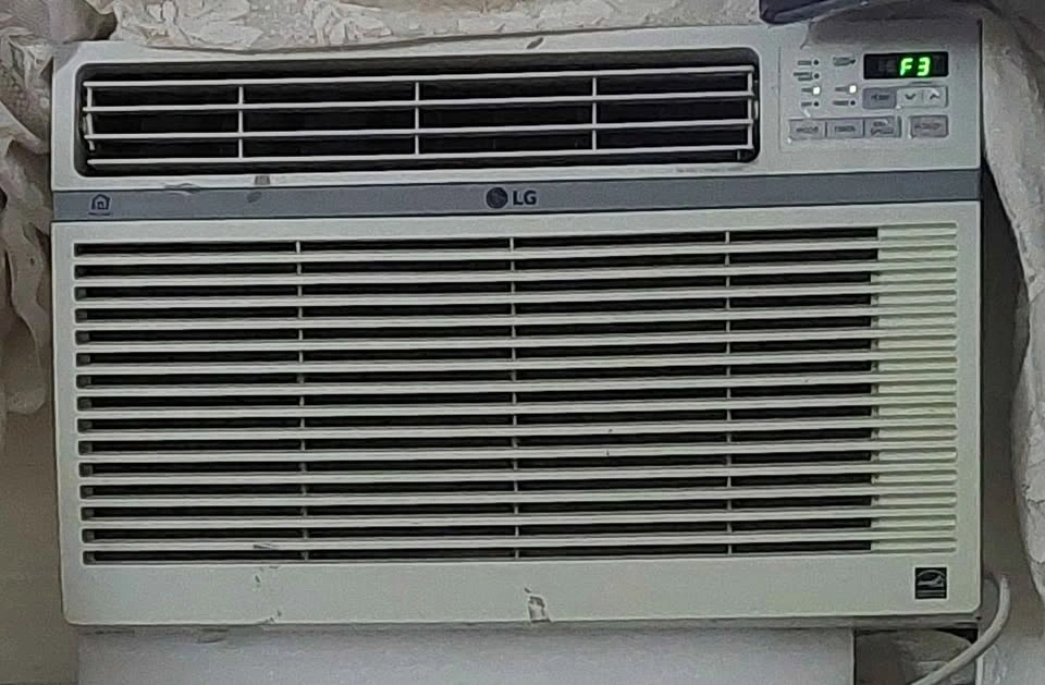 LG Window Air Conditioner - photo 3