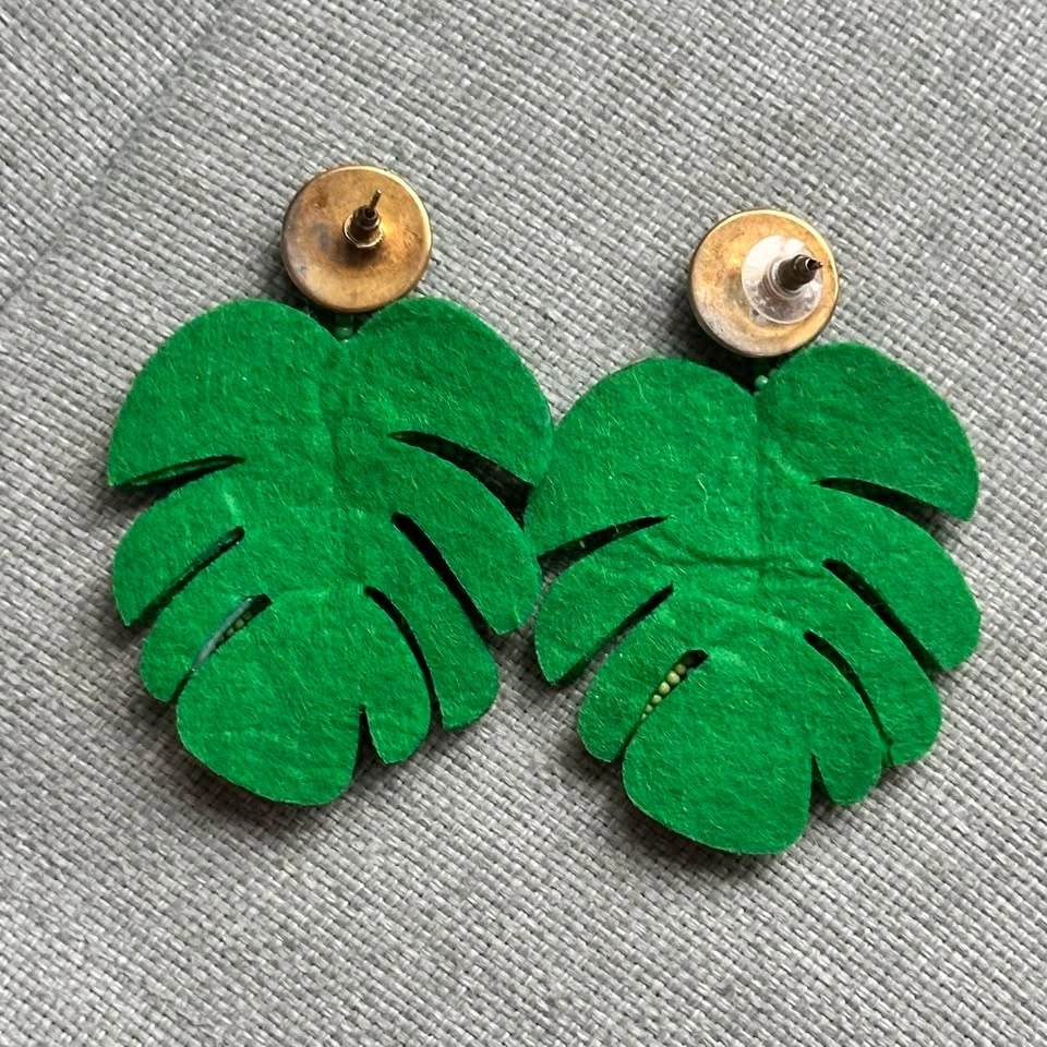 Beaded Monstera Leaf Earrings - photo 2