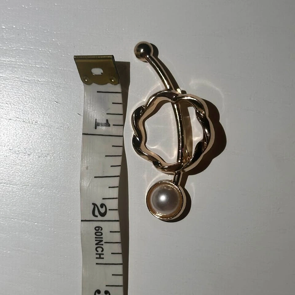 Gold-Toned Faux Pearl Wavy Circle Brooch - photo 2