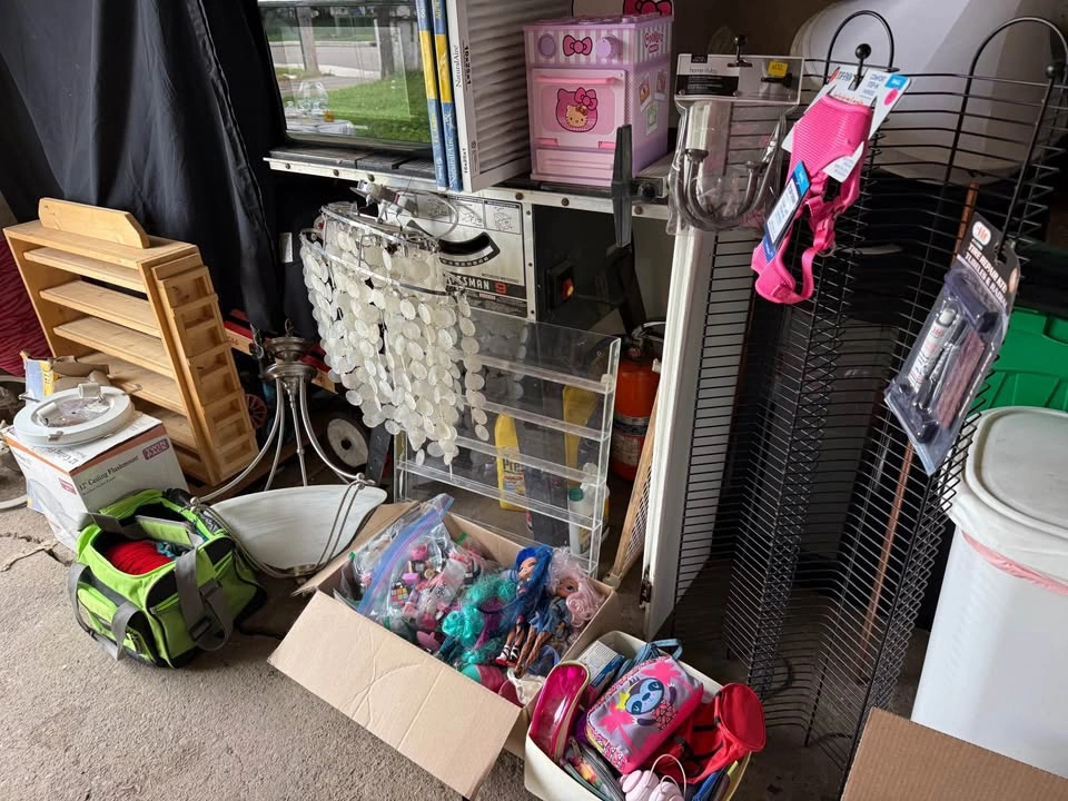 Garage Sale! - photo 4