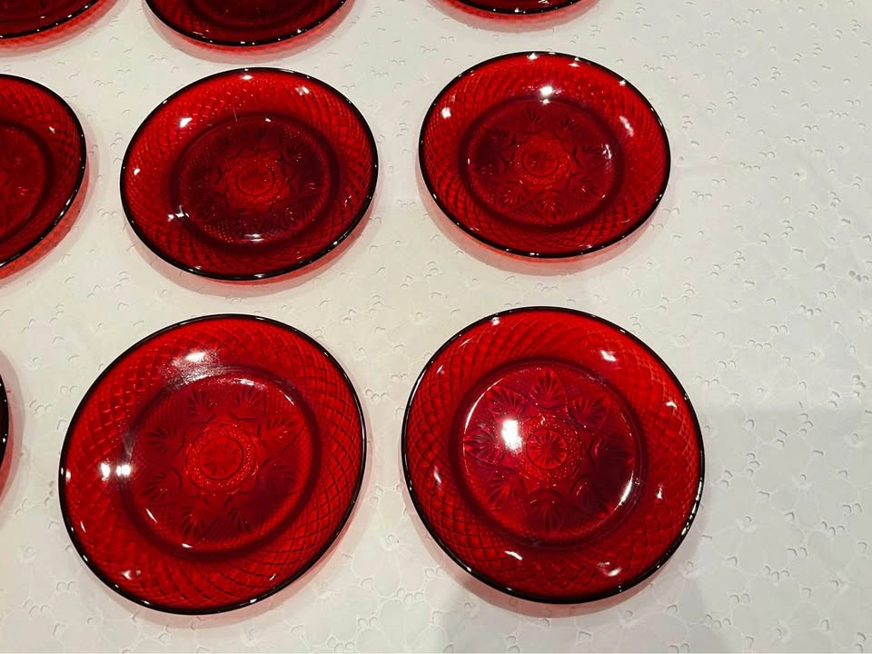 Vintage 10 Indiana Pressed Glass Plates - photo 4