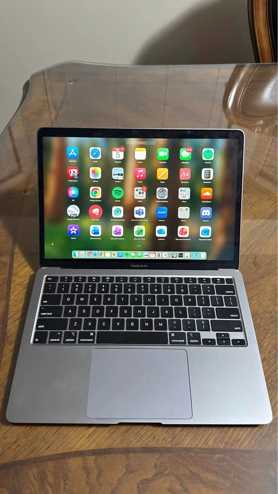 MacBook Air 13 inch (2020)