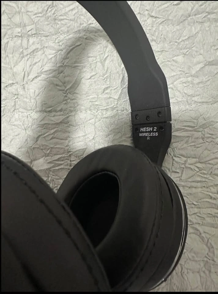 Brand new Skullcandy headphones with case, aux, and charger - photo 4