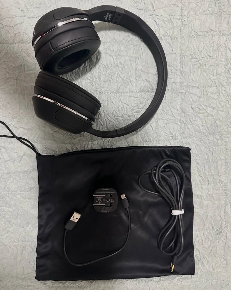 Brand new Skullcandy headphones with case, aux, and charger - photo 5