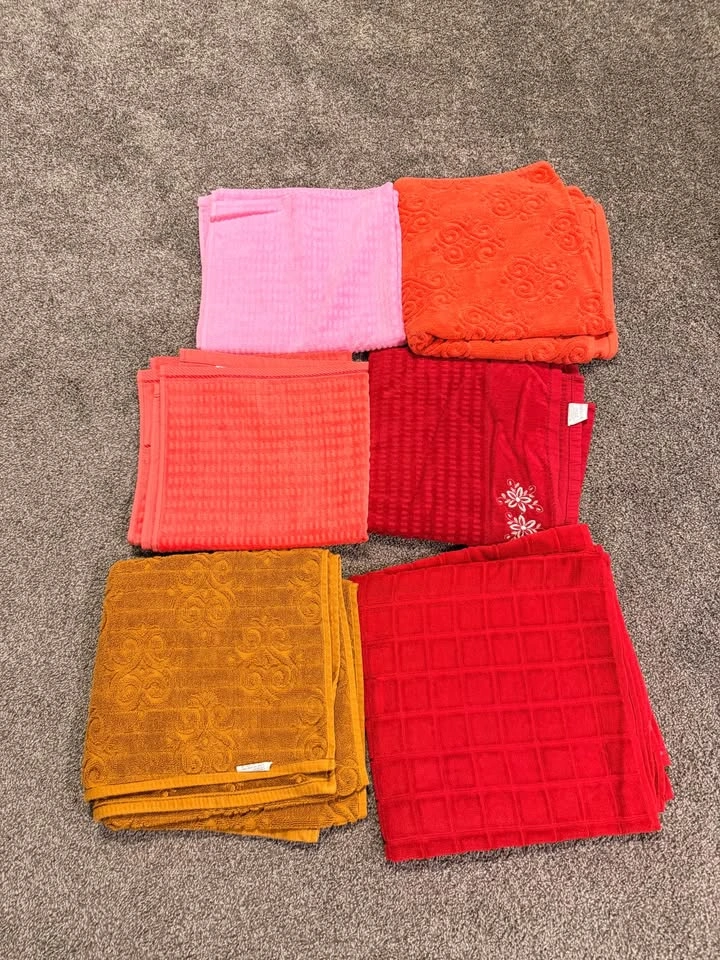 Brand new Assorted Hand and Bath Towels $5 each - photo 2
