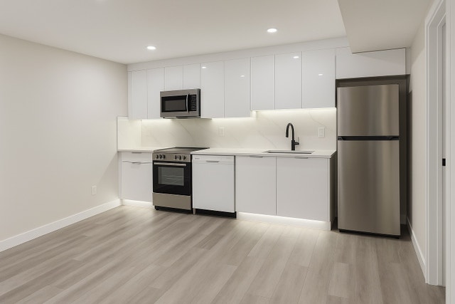 Utilities Included!! 1 Bed 1 Bath Basement for Rent