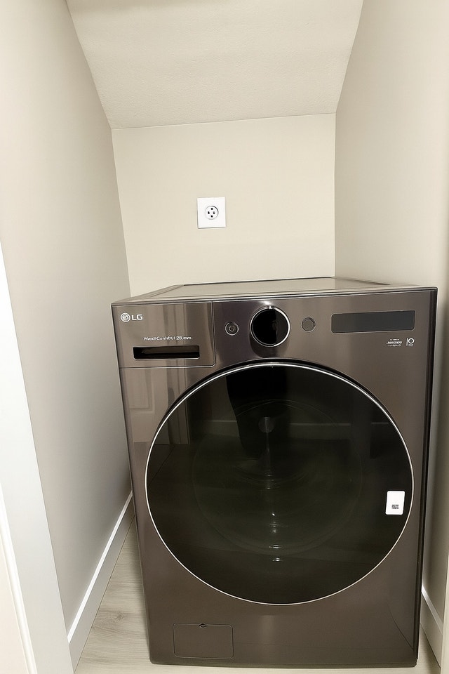 Utilities Included!! 1 Bed 1 Bath Basement for Rent - photo 4