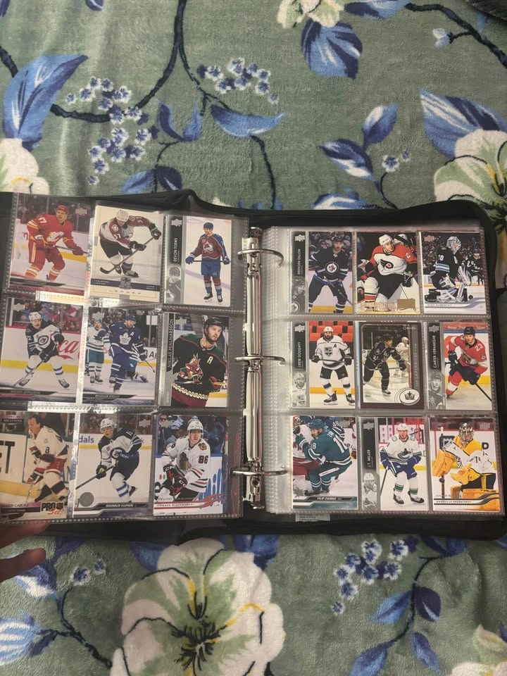 Hockey Trading Card Collection Binder - photo 3
