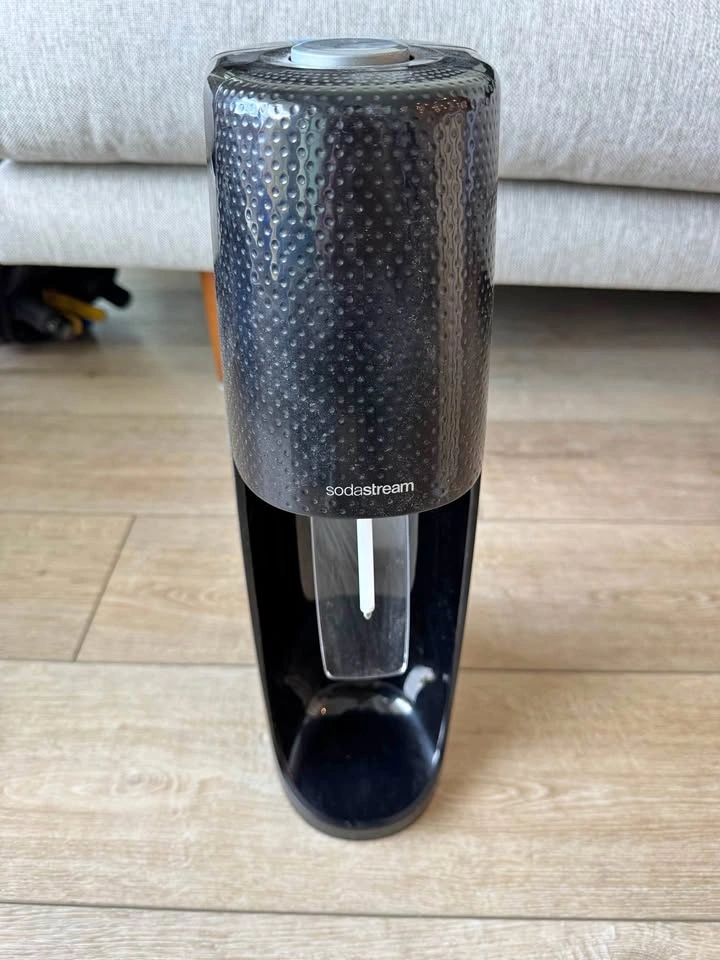 Soda stream with canisters