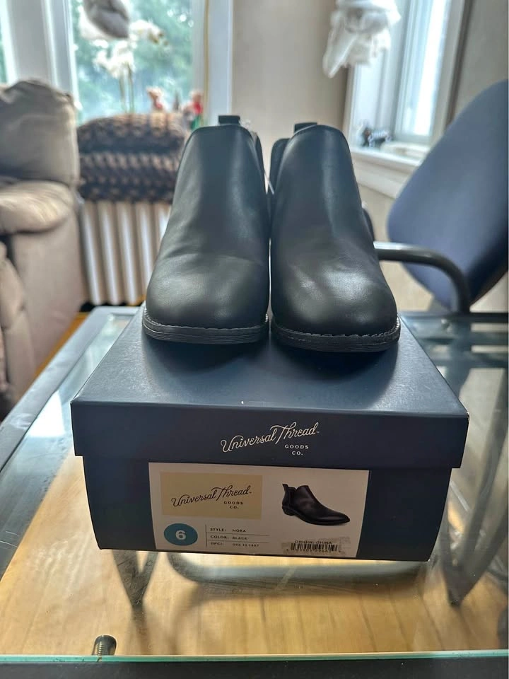 Universal Thread Black Nora ankle boots