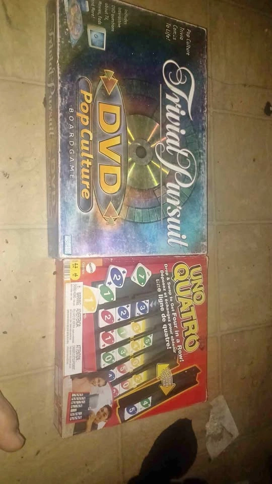 Trivial Pursuit DVD Pop Culture and Uno Quatro Board Games