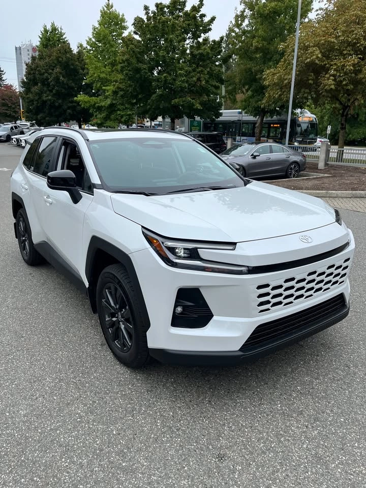 2026 Toyota RAV4 XLE - photo 3
