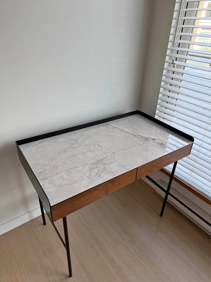 Structube desk