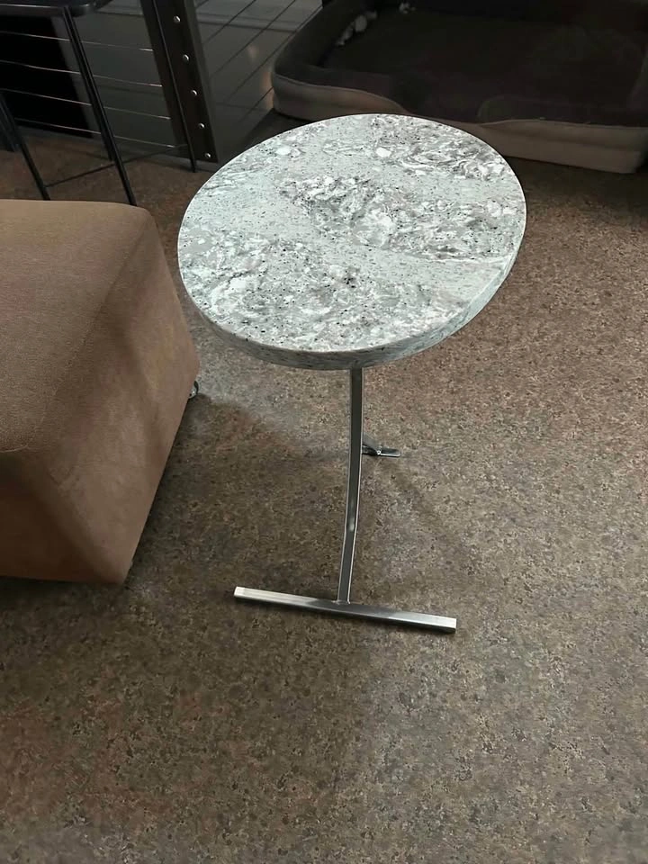 Modern Faux Marble Accent Side Table – Excellent Condition - photo 2