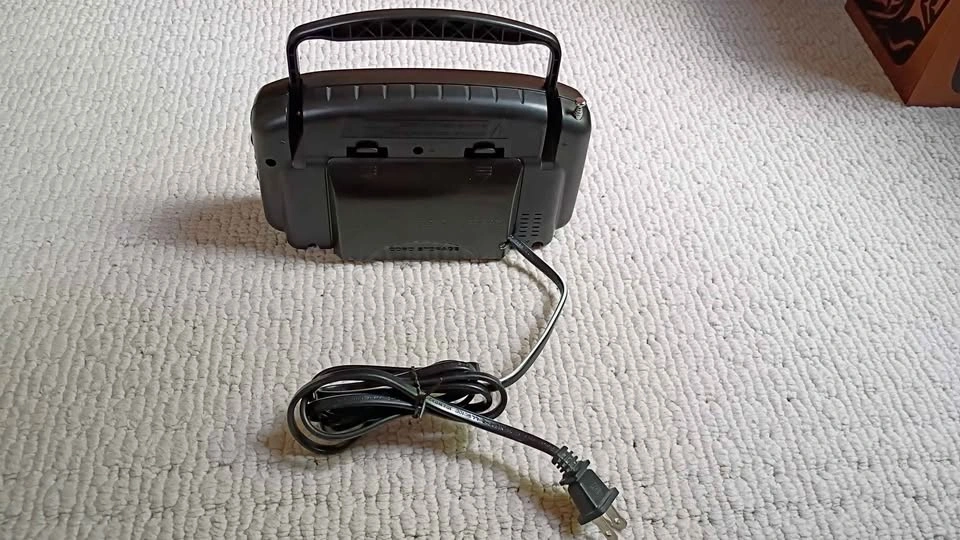 GE Portable AM/FM Radio 7-2664B - photo 3